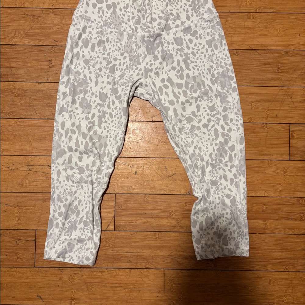 Lululemon Athletica White and Gray Patterned Leggings